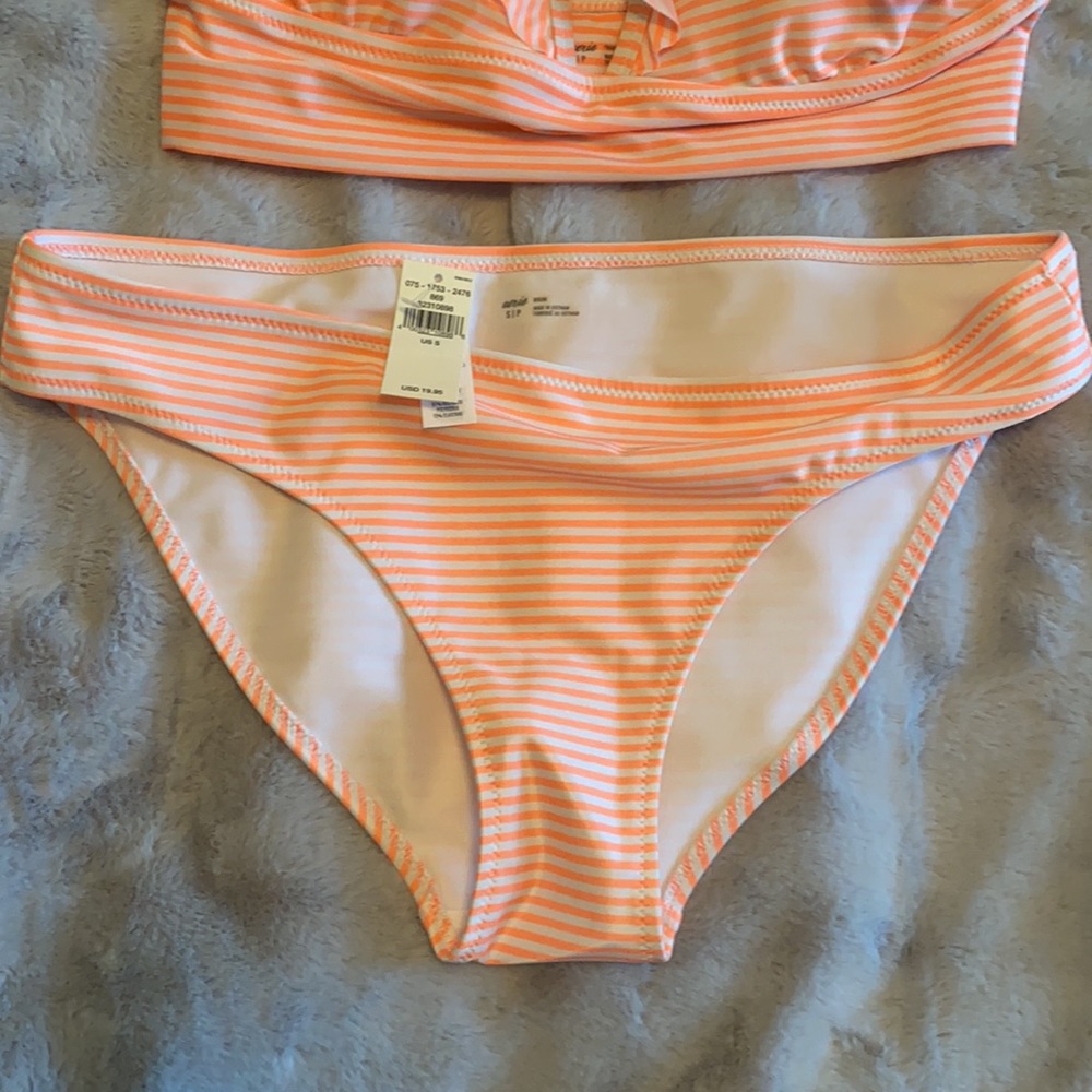 Bikini - Picture 3 of 4